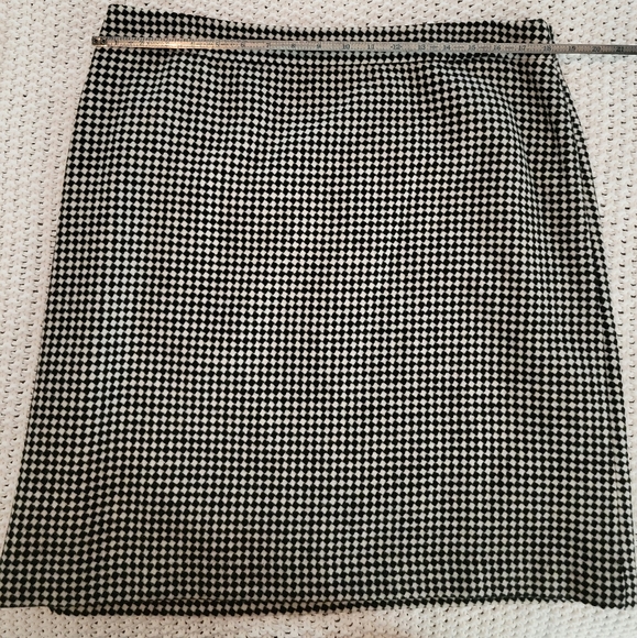 Talbots Black & White Houndstooth Skirt, size 16 misses - Picture 4 of 7
